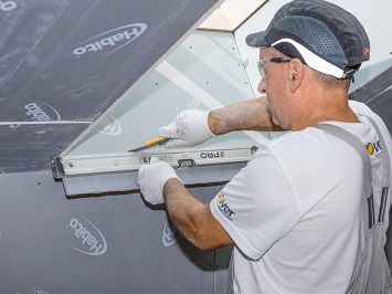 Renovierung bestehend aus dem Austausch der Dachfenster mit der Renovierung der Innenverkleidung.